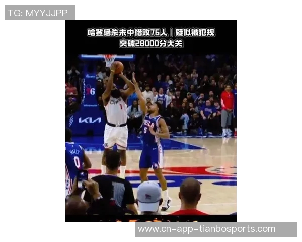 马克西热情寒暄哈登却被冷落哈登心不在焉左右游走显无奈