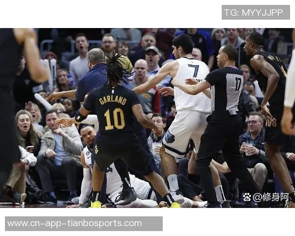 米切尔全场表现出色砍下33分助球队赢得胜利成为比赛关键人物