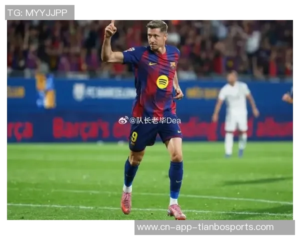 莱万与巴萨续约可能性依然存在俱乐部尚未急于做出决定